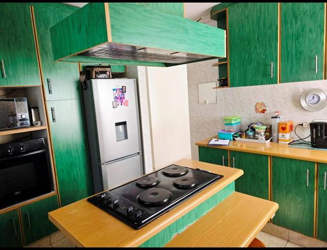 3 BEDROOM HOUSE FOR SALE IN VALDIN HEIGHTS